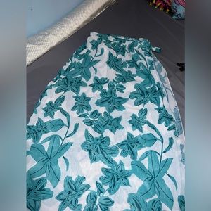 𝅺Women's Sarong Semi-Sheer for Beach Large - Like New